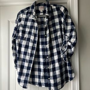 Old Navy Woman’s Relaxed Fit Navy White Flannel Plaid Button Up Shirt